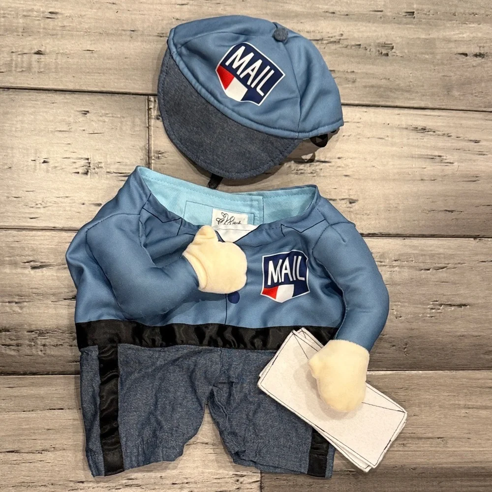 NWOT Mailman Costume for dogs